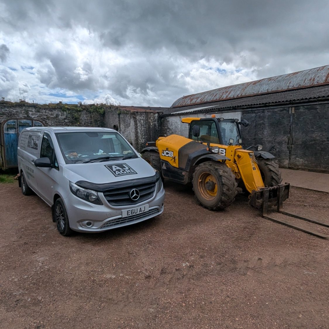 jcb-528-telehandler-scr-limp-mode-remapping AJ Agri mobile remapping van on-site with a JCB 528 Telehandler for SCR and AdBlue removal.